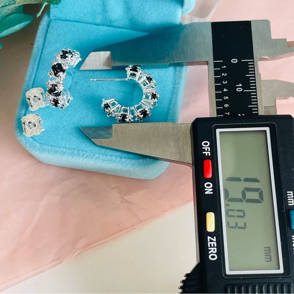 Tous Onyx Black Pavilion Up 4-little Bears Huggers Prongs Dangle Hoops Earrings - Picture 14 of 16